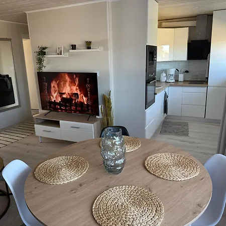Avar Ja Valguskuellane Pesa Apartamento *